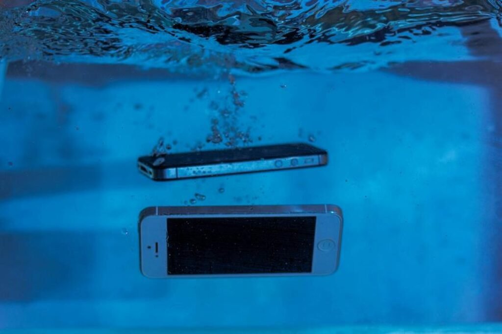 How Do Water-Resistant Smartphones Work?